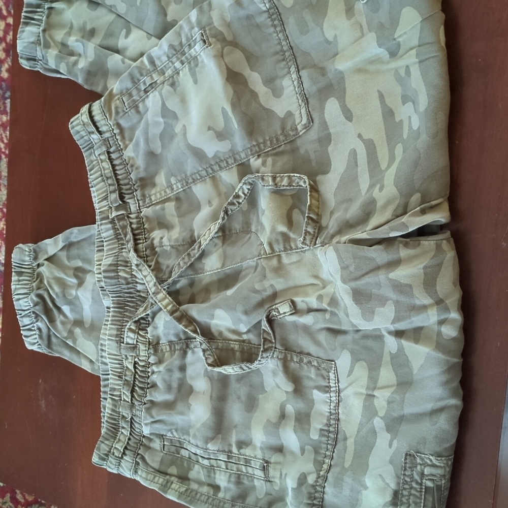 American Eagle camo joggers Medium